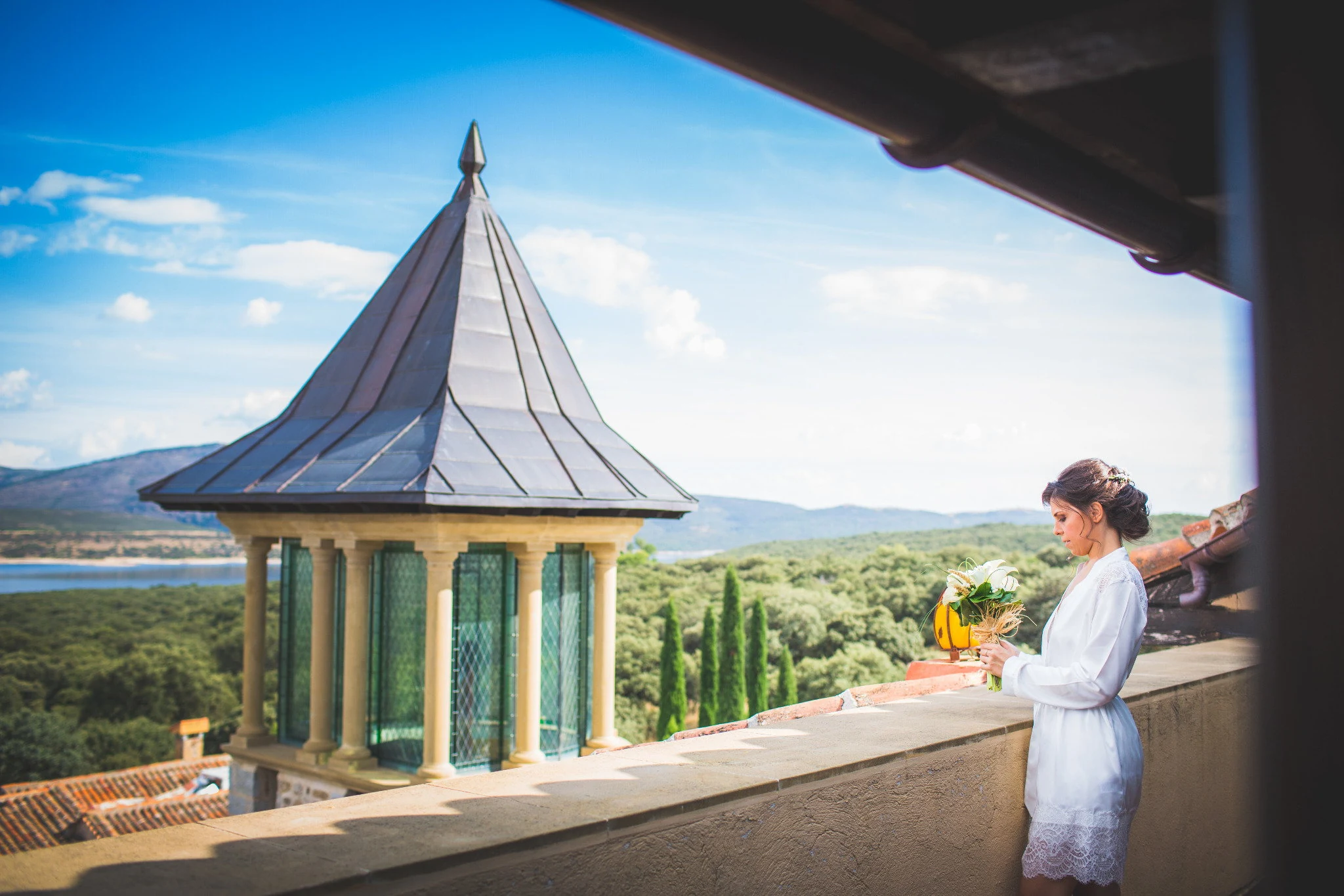 Novia terraza en Aldea Santillana, Madrid.