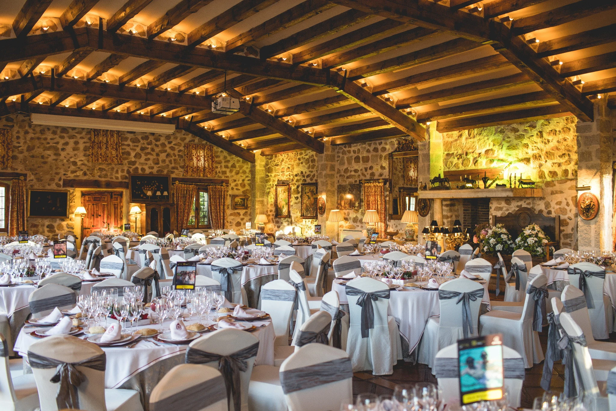 Salón banquete en Aldea Santillana, Madrid.