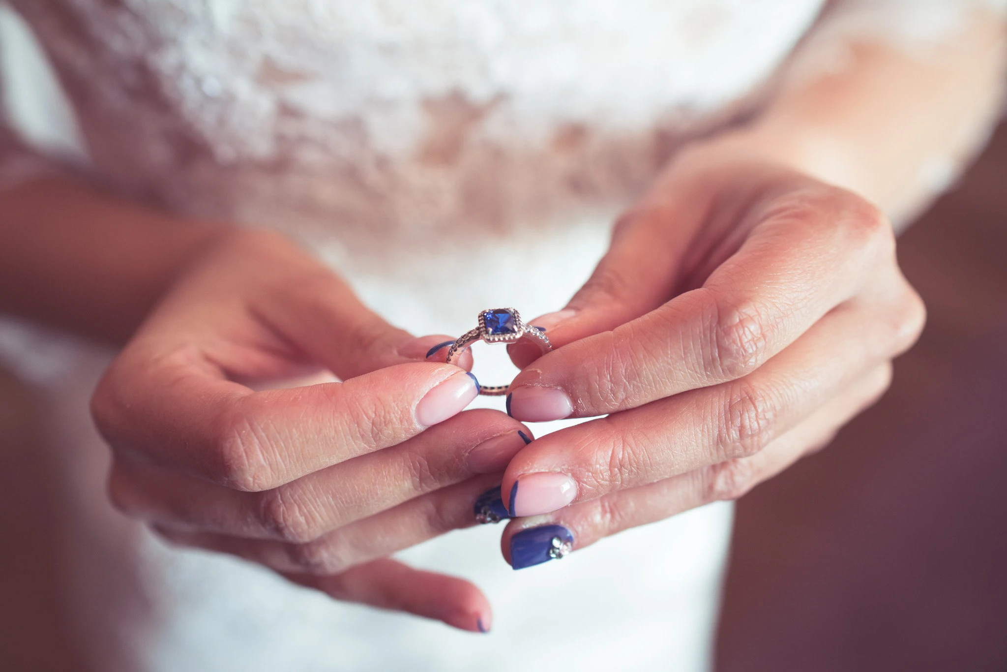 Detalle anillo novia en Aldea Santillana, Madrid.