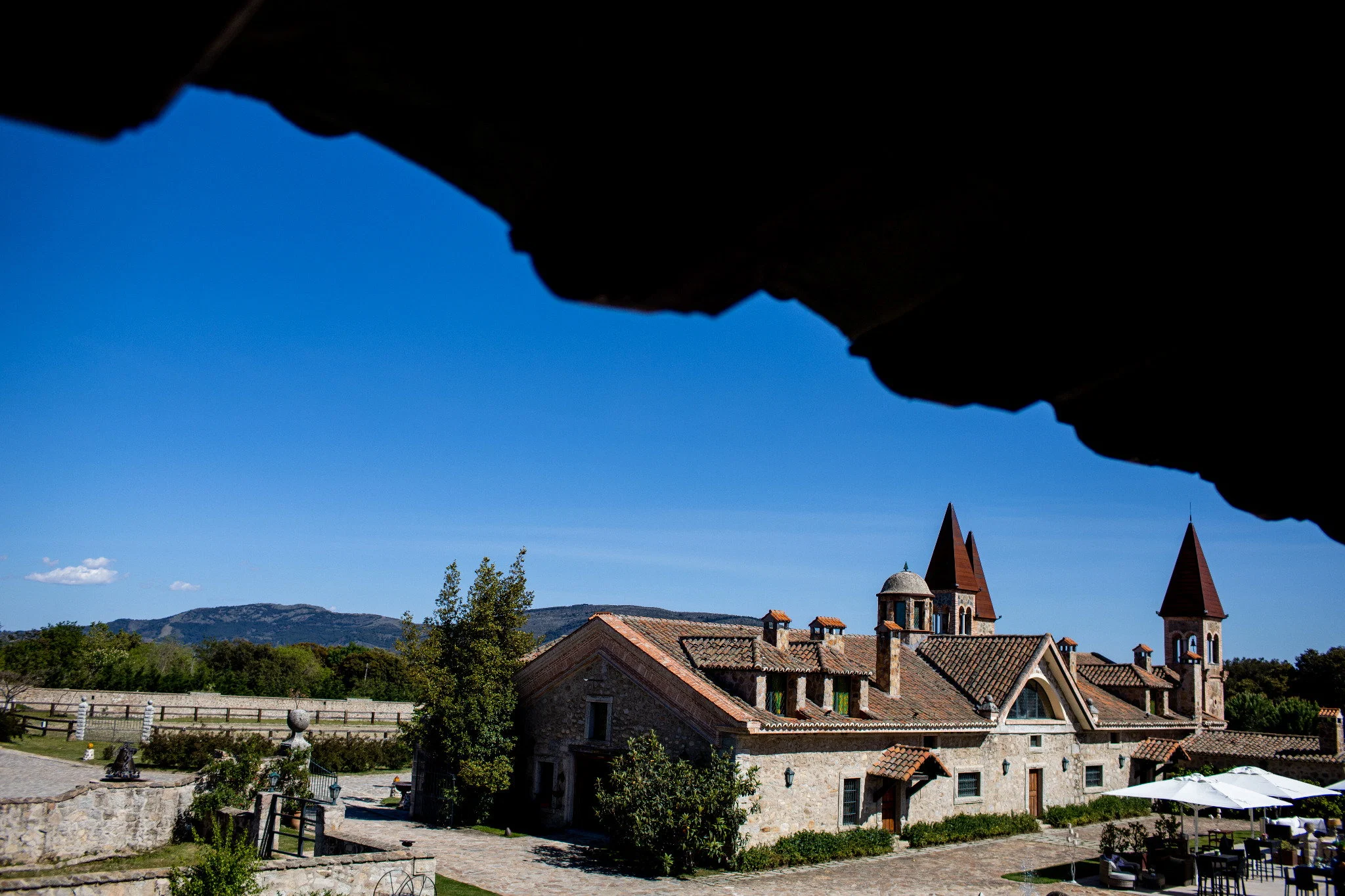Arquitectura finca en Aldea Santillana, Madrid.