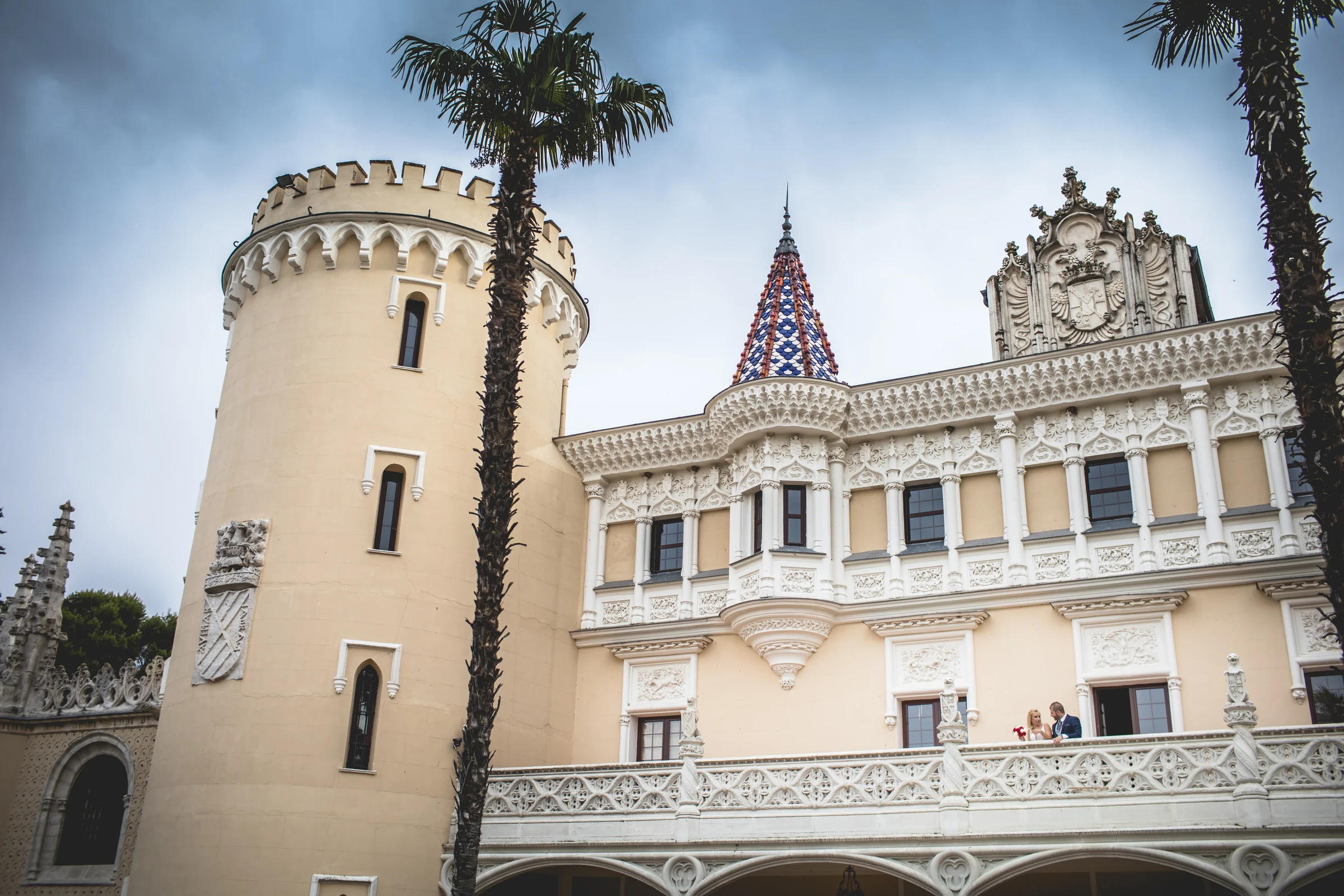 Fachada y torre del castillo de Viñuelas, fotografía de boda en el Castillo de Viñuelas.