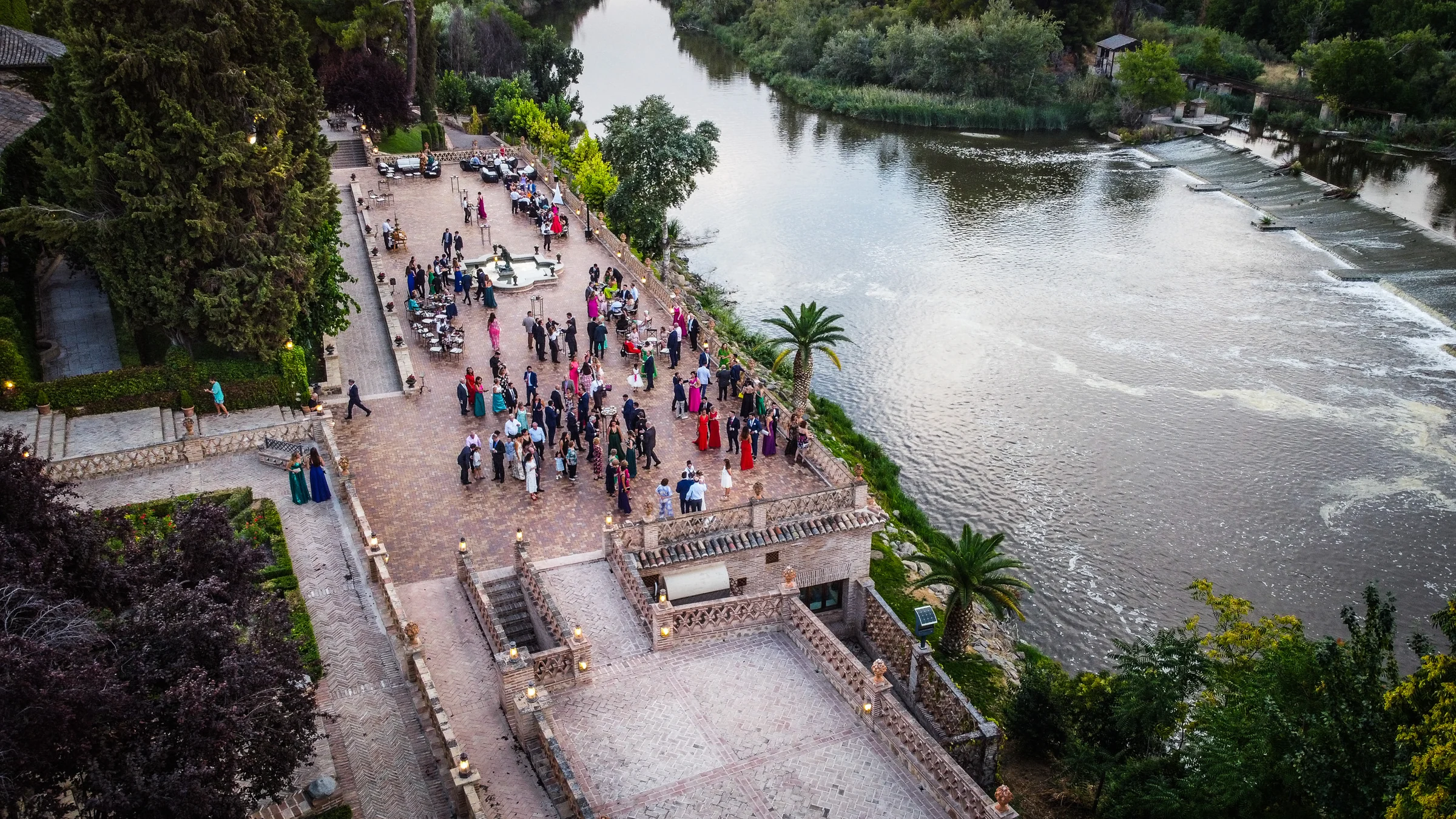 Vista aérea de la terraza del Cigarral del Ángel Custodio junto al río Tajo