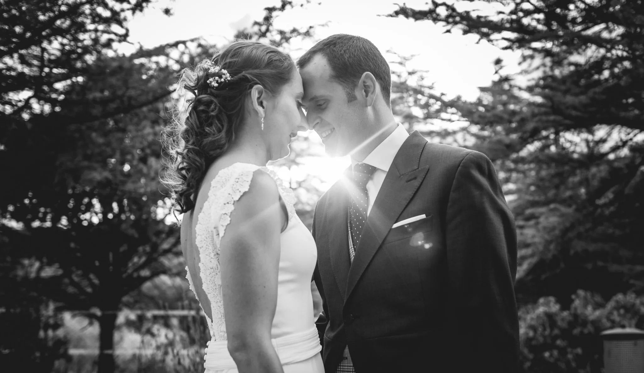 Retrato en blanco y negro de los novios durante una boda en Valquijancho.